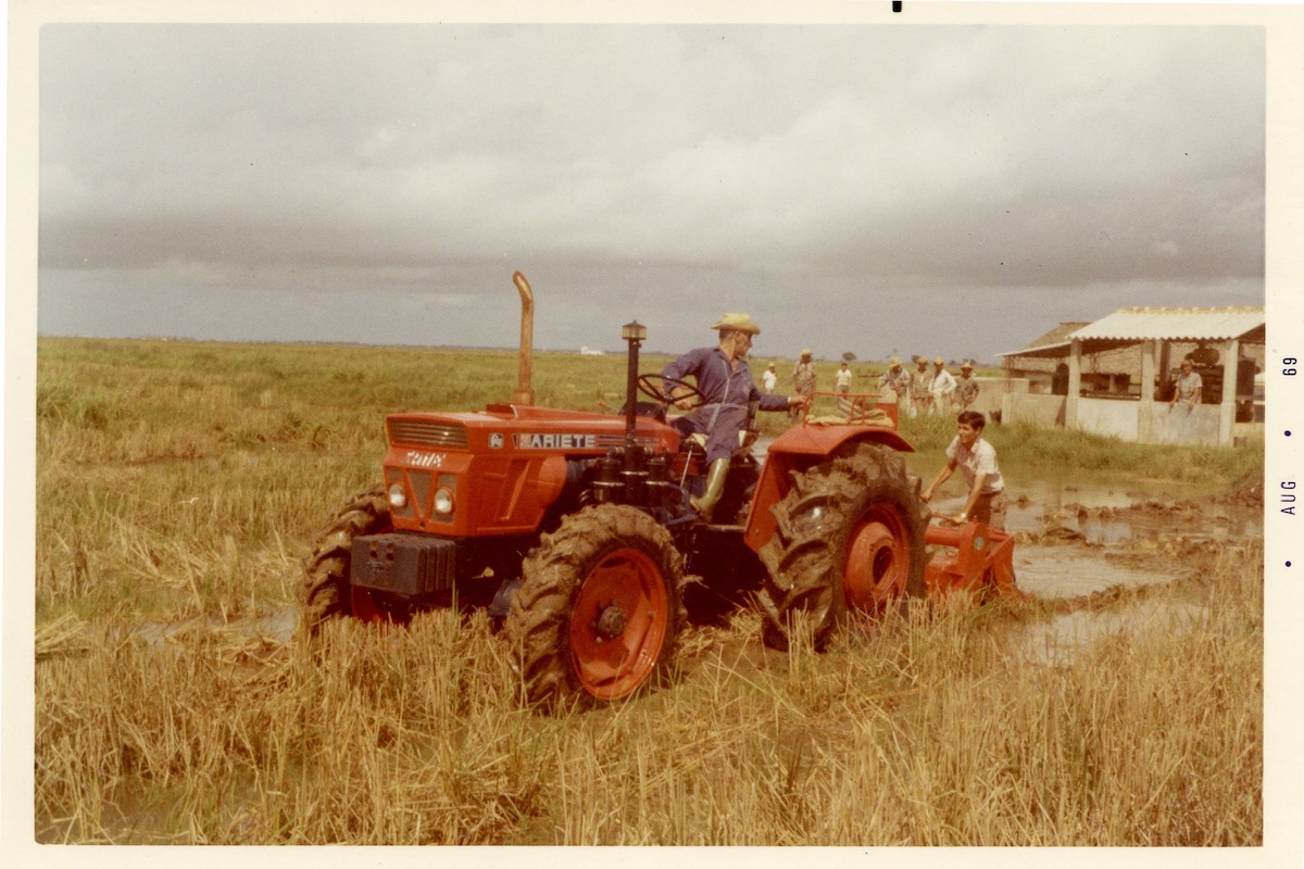 Foto storica di un trattore Same Ariete impegnato nelle aree rurali in Centro America